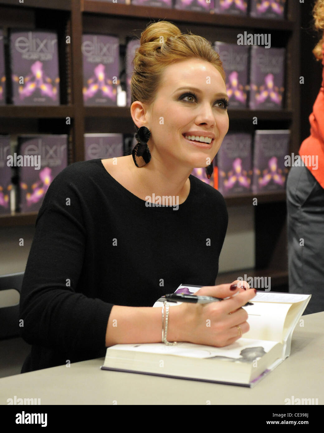 Hilary Duff  signing copies of her book 'Elixir' at Barnes & Noble  Miami, Florida - 15.10.10 Stock Photo
