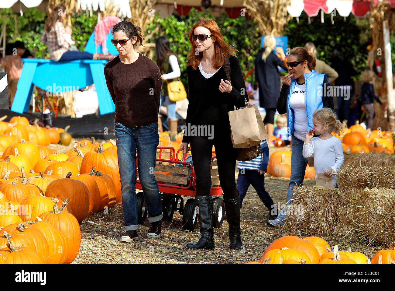 Marcia Cross and Eden Mahoney Marcia Cross takes her twin daughters to Mr  Bones Pumpkin Patch in West Hollywood Los Angeles, California - 22.10.10  Stock Photo - Alamy