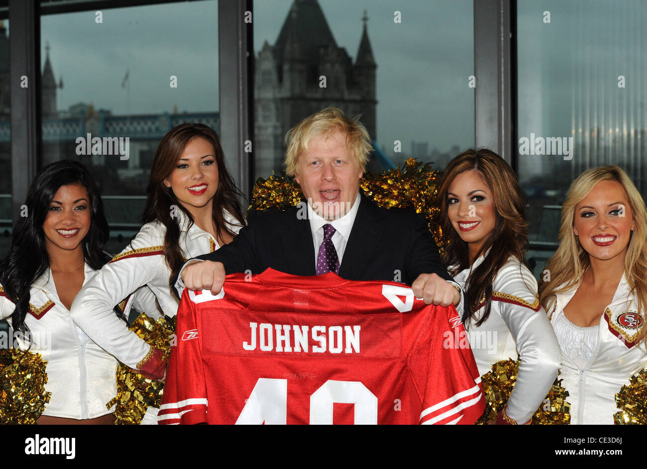 Mayor Boris Johnson San Francisco 49ers - photocall held at Potters Field Park. London Mayor meets members of the five-times SuperBowl champions ahead of their game against the Denver Broncos at Wembley Arena on the 31st of October. London, England - 26.1 Stock Photo