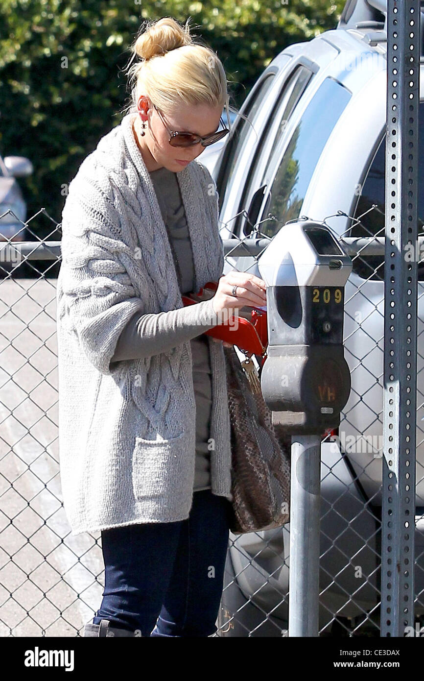 Katherine Heigl paying a parking meter while running errands in Los Feliz Los Angeles, California - 26.10.10 Stock Photo
