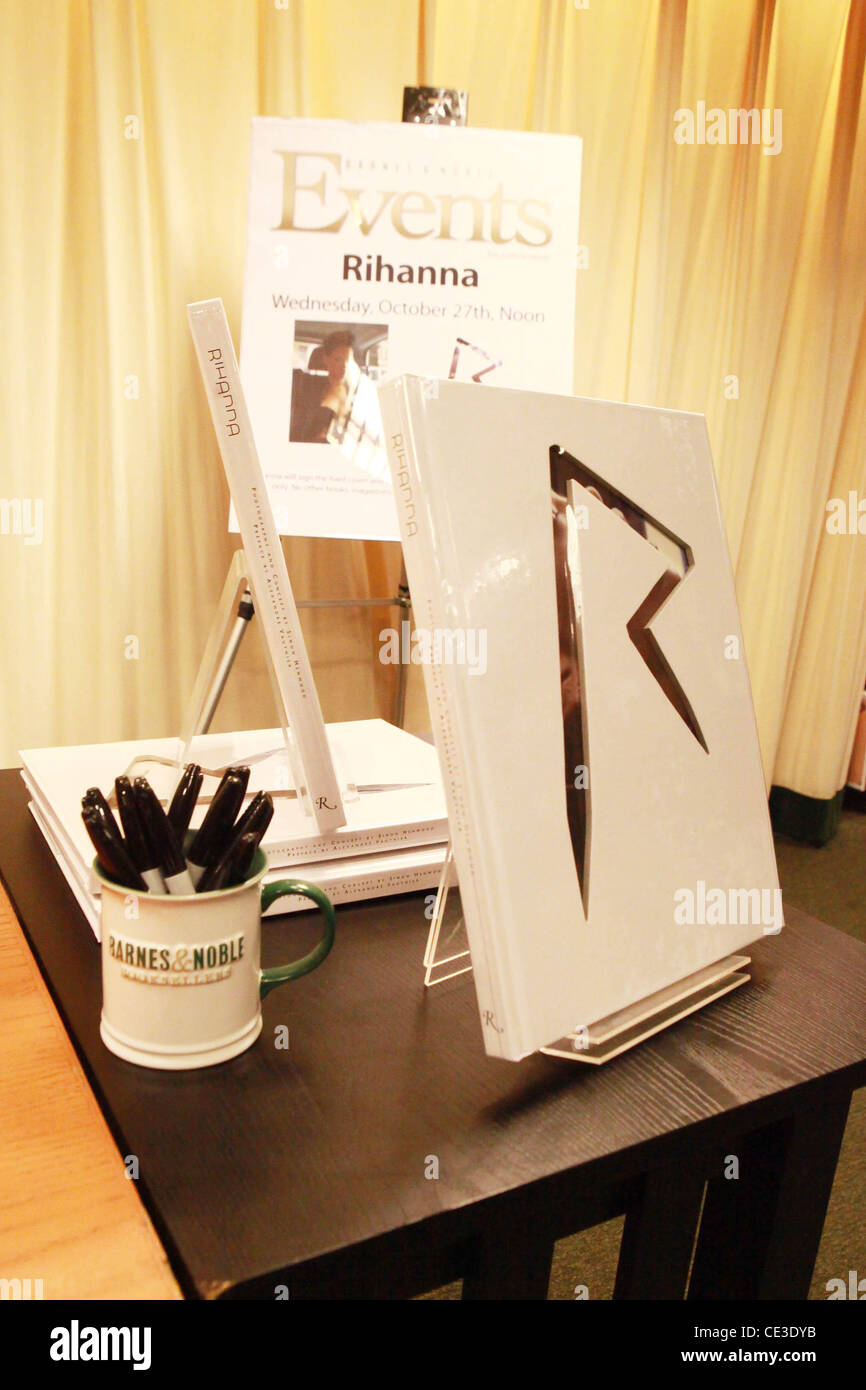 Atmosphere Rihanna signs copies of 'Rihanna: Rihanna' at Barnes & Noble, 5th Avenue New York City, USA - 27.10.10 Stock Photo
