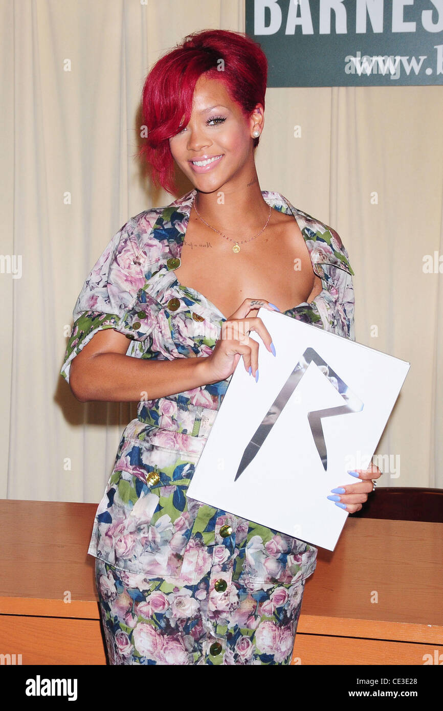 Rihanna signs copies of 'Rihanna: Rihanna' at Barnes & Noble, 5th Avenue New York City, USA - 27.10.10 Stock Photo