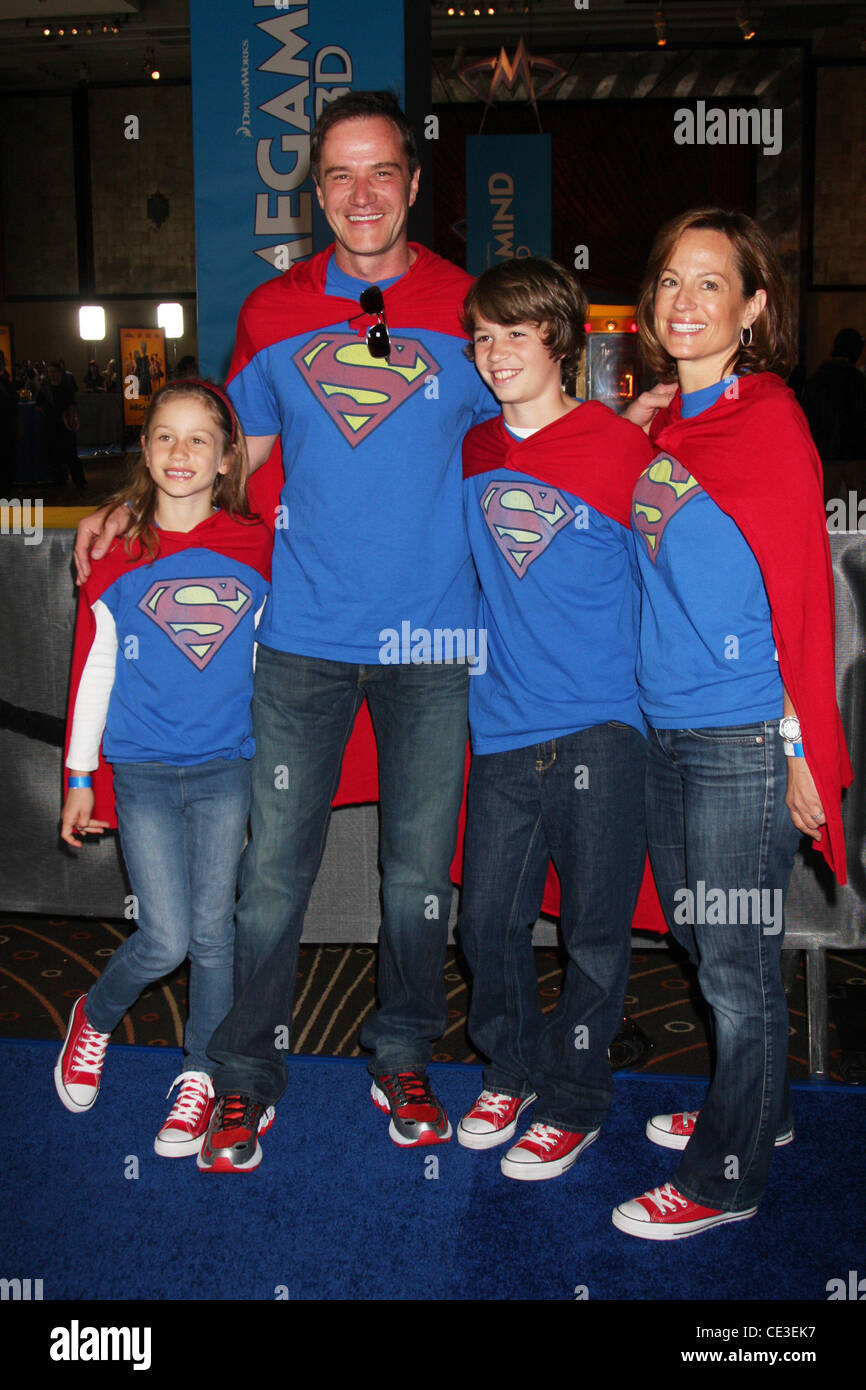 Tim DeKay and his family Los Angeles premiere of 'Megamind' at Mann's  Chinese Theater Los Angeles, California - 30.10.10 Stock Photo - Alamy