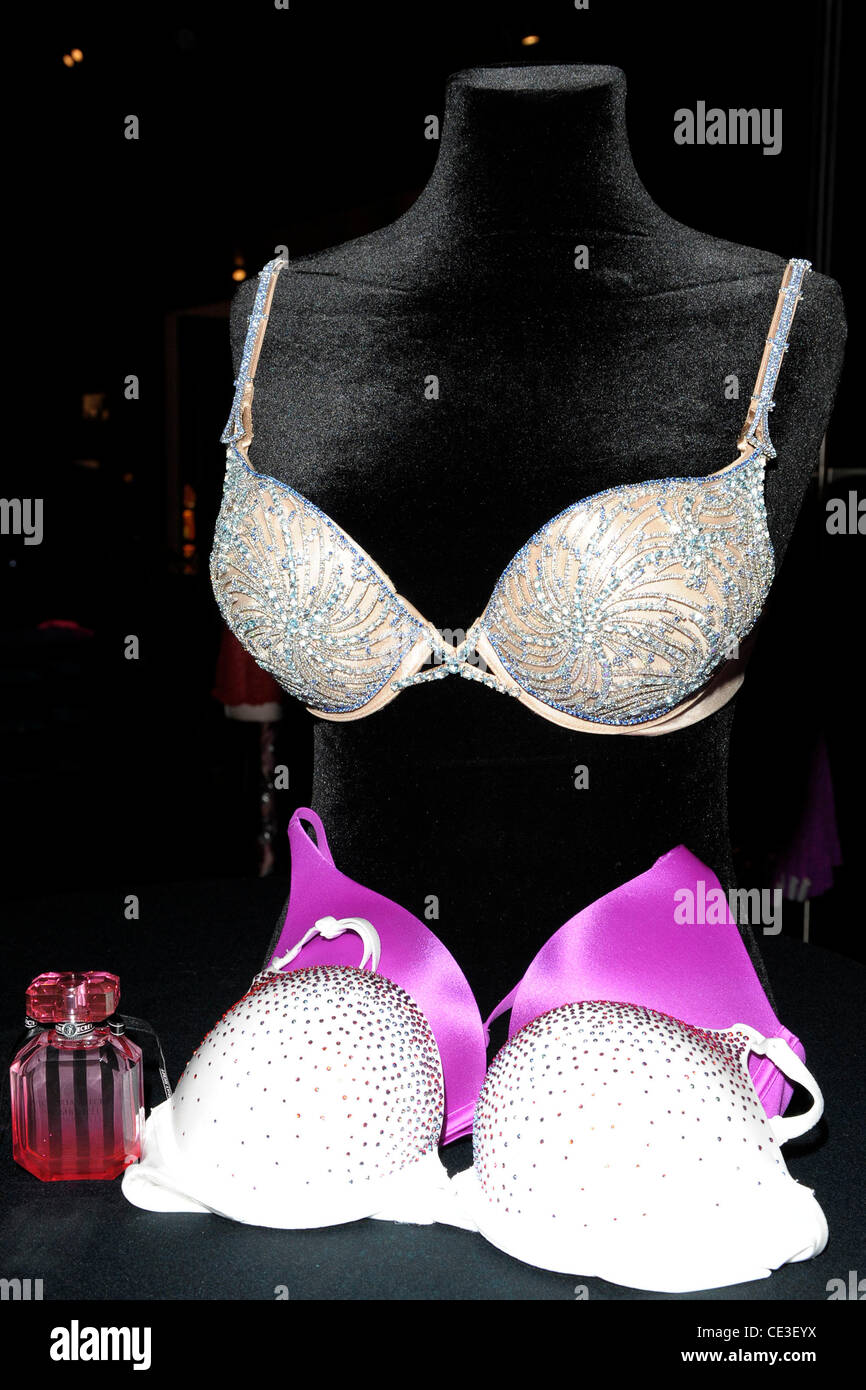 Atmosphere Victoria Secret's $2-million 'Bombshell Fantasy Bra' by Damiani  at the grand opening of Victoria's Secret new store in the Toronto Eaton  Centre Toronto, Canada - 28.10.10 Stock Photo - Alamy