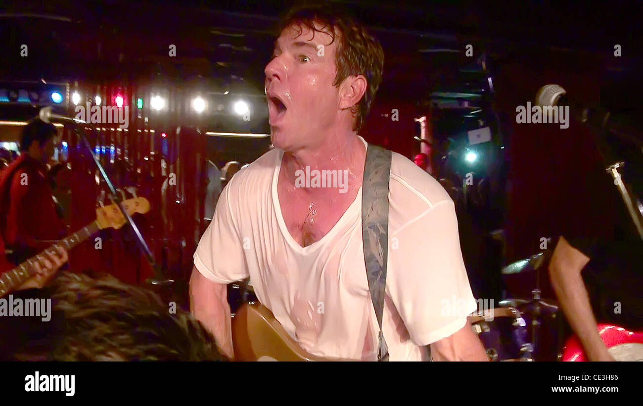 Dennis quaid performing hi-res stock photography and images - Alamy