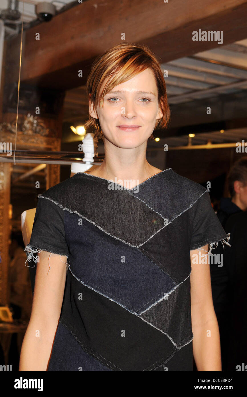 dpa) - Estonian model Carmen Kass, pictured at the presentation of the  collection of Gucci during the fashion week in Milan, Italy, 28 September  2002 Stock Photo - Alamy