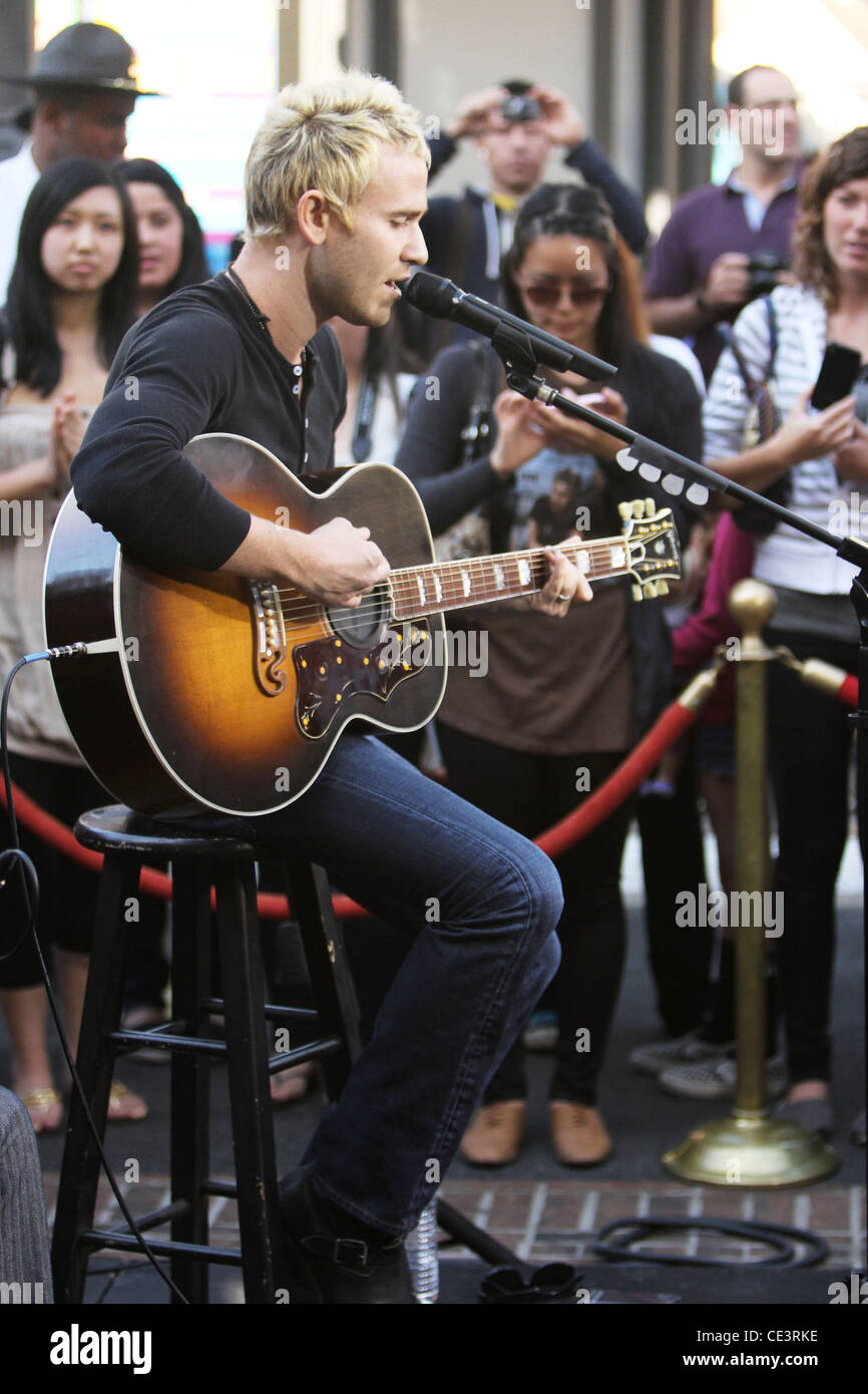 Jason Wade Lifehouse performs on the entertainment television news