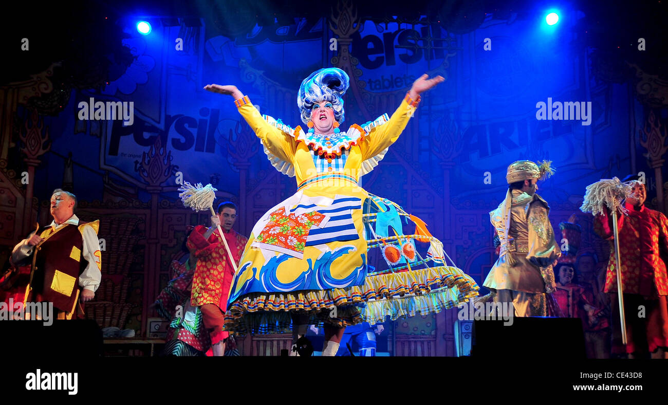 Stage actors Opening night performance of the Christmas panto 'Aladdin' at  Liverpool Empire Theatre Liverpool, England - 10.12.10 Stock Photo - Alamy