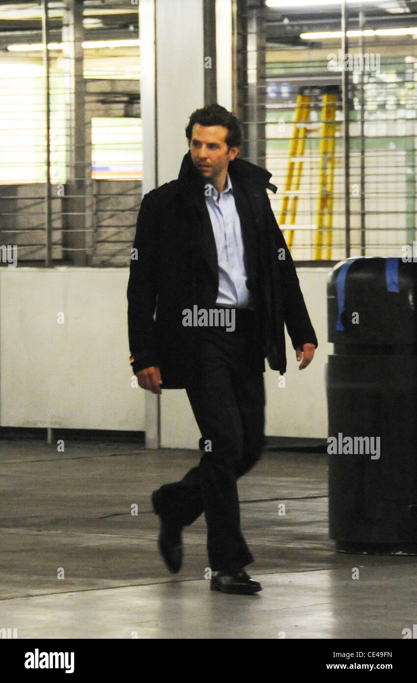 Bradley Cooper On The Film Set Of Limitless Philadelphia Stock