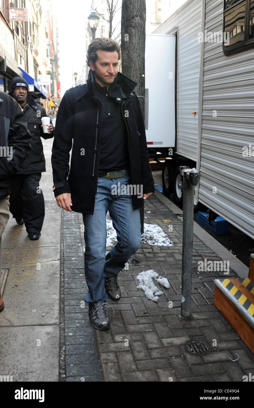 Bradley Cooper On The Film Set Of Limitless Philadelphia Stock