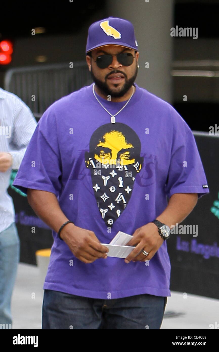 Ice Cube Celebrities are seen attending the LA Lakers vs. LA Clippers game at Staples Center. Los Angeles, California - 13.01.11 Stock Photo