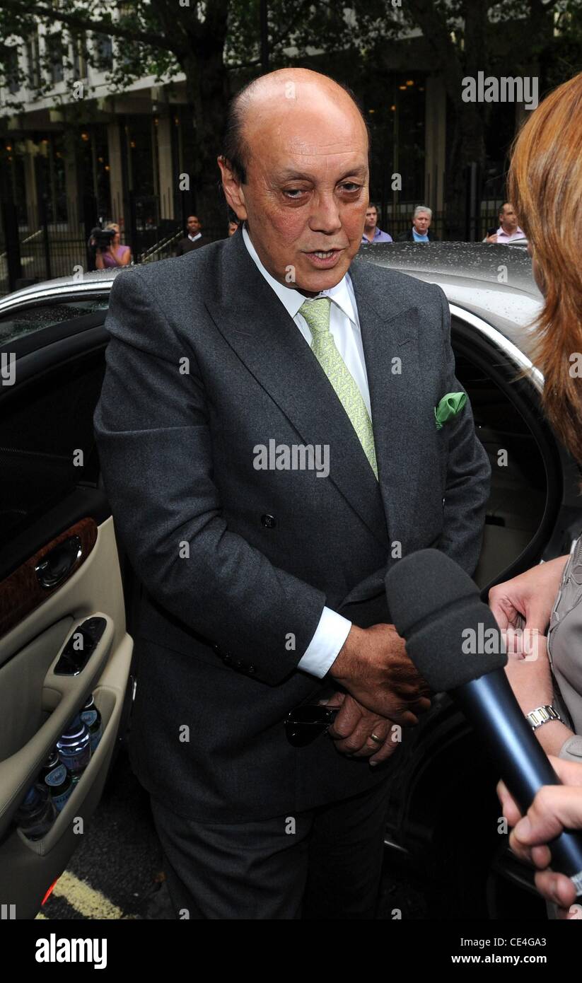 Asil Nadir arrives at his apartment in Mayfair. The fugitive tycoon has flown back to the UK, after evading trial since 1993. London, England - 26.08.10 Stock Photo