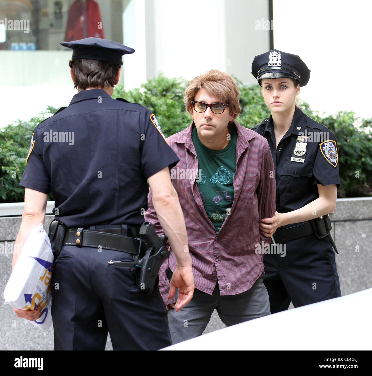 Willie Garson Matt Bomer and Willie Garson filming ‘White Collar’ on