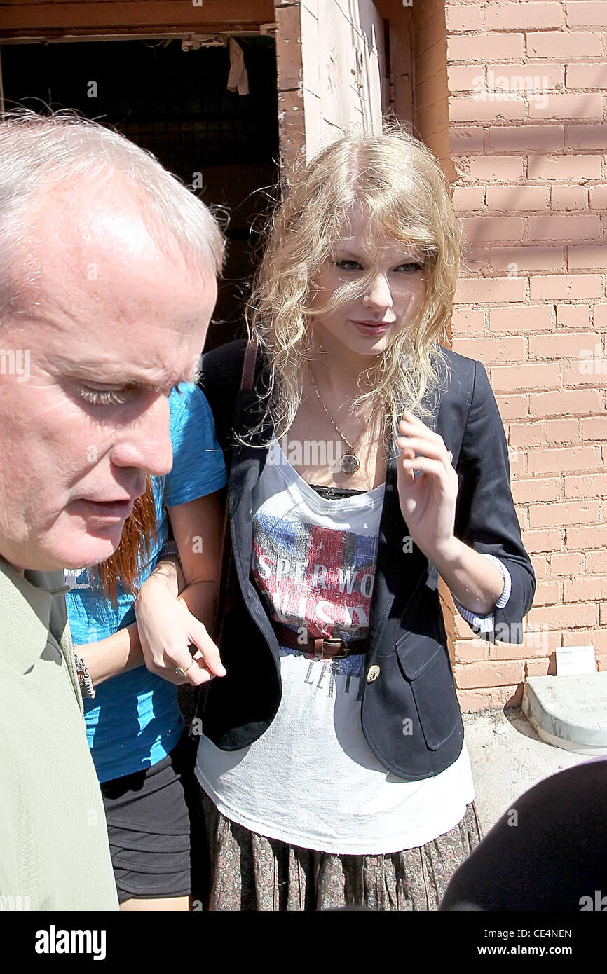 Taylor Swift leaving the back exit of Canter's Deli in Hollywood with
