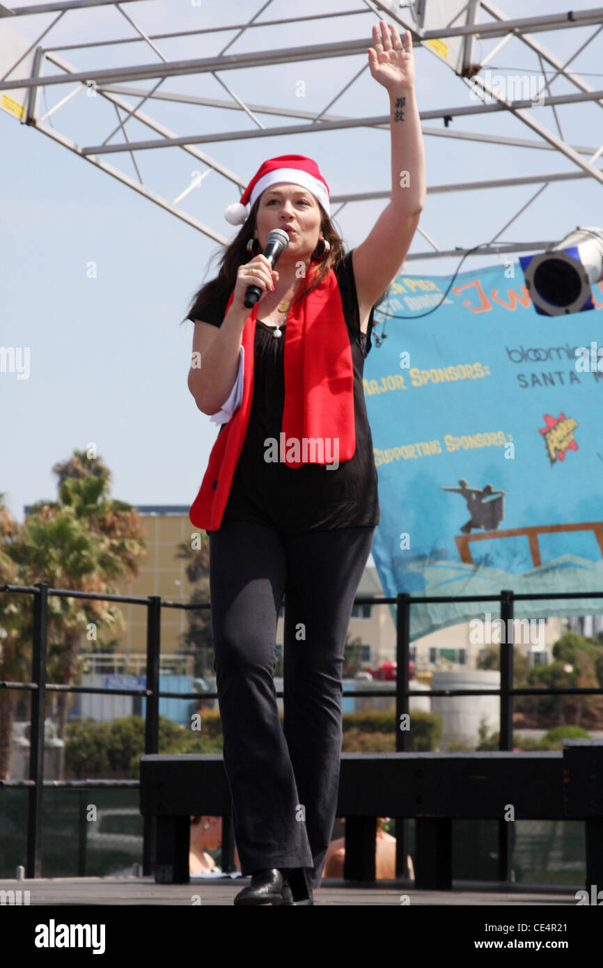 Kristin Cruz Jackson, KOST 103.5 DJ 'Kicking Across America' with the Radio  City Rockettes at Santa Monica Pier Los Angeles, California - 12.08.10  Stock Photo - Alamy