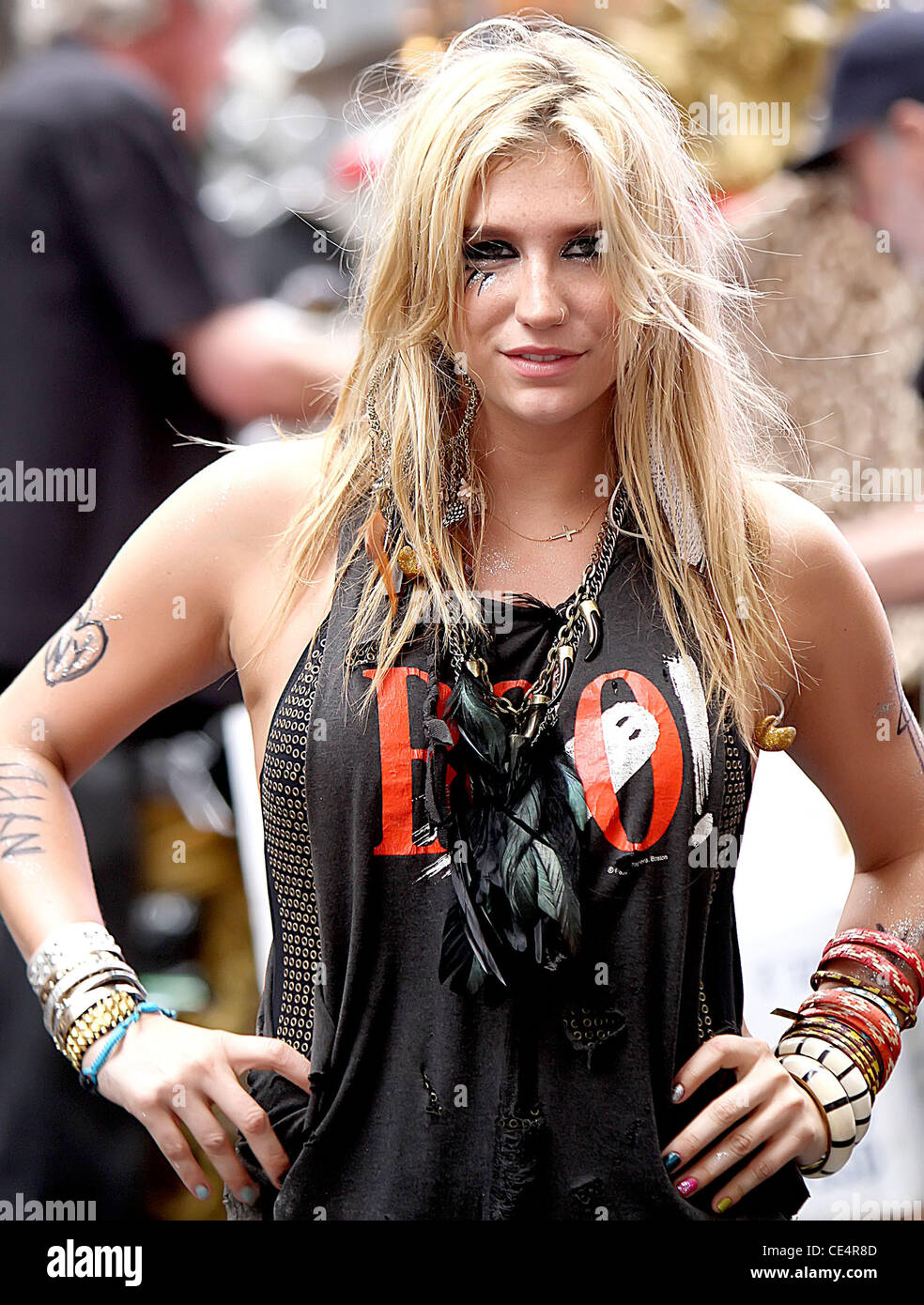 Kesha performing hi-res stock photography and images - Alamy