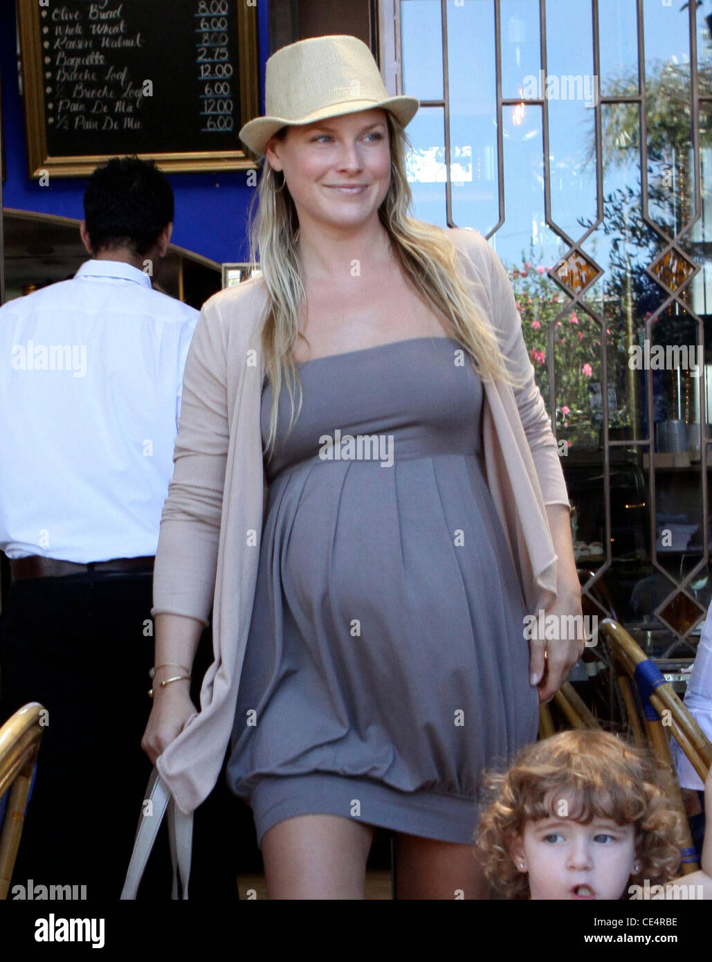 A Pregnant Ali Larter Leaves Little Next Door Cafe Los Angeles
