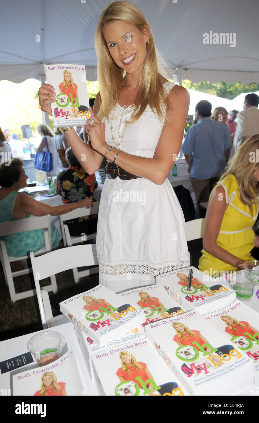 Author Beth Ostrosky Stern  attends the '2010 Authors Night', at The East Hampton Library  East Hampton, New York - 13.08.10 Stock Photo