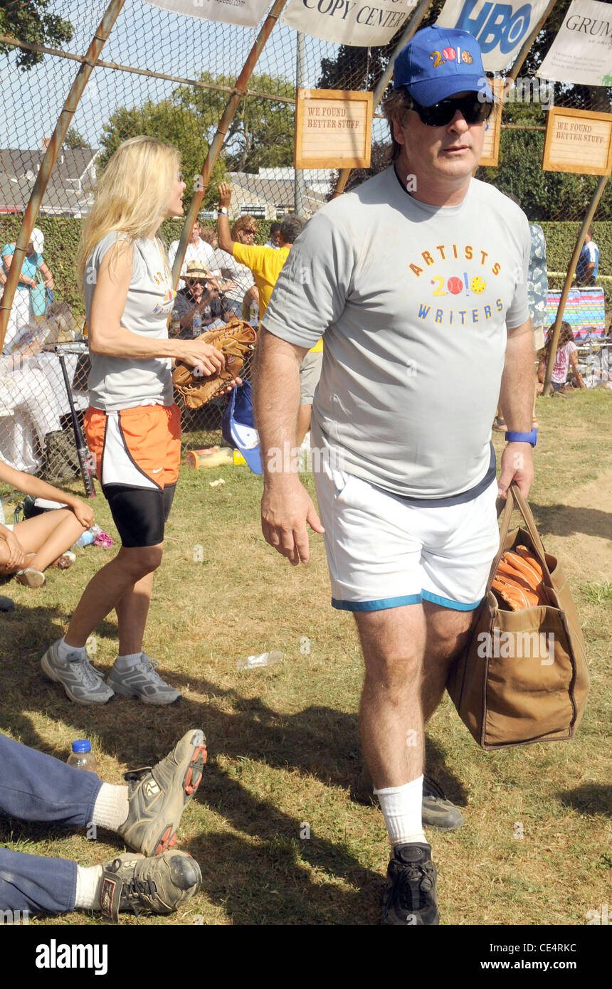 Actors Alec Baldwin and Lori Singer participates in the 62nd Annual