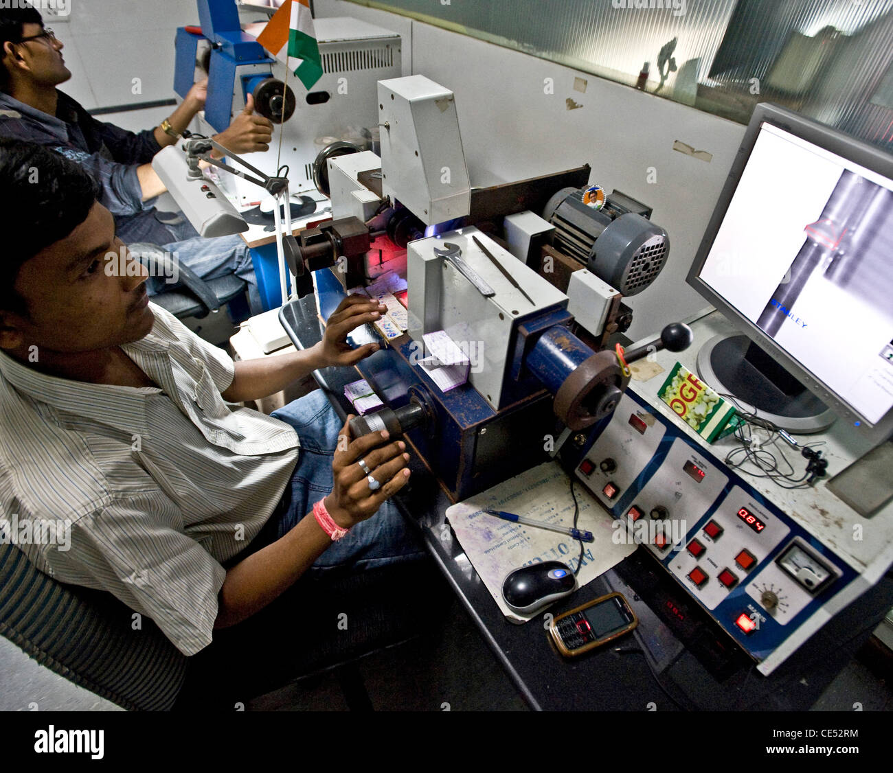 Diamond cutting laser hires stock photography and images Alamy