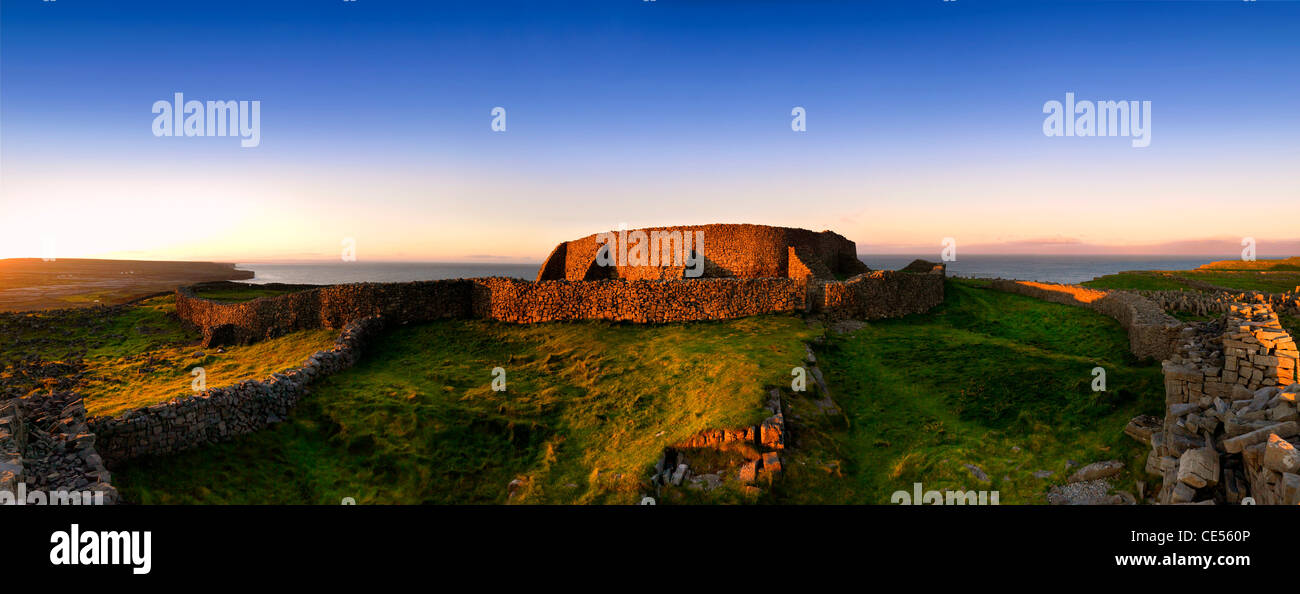 Dun aengus inishmore aran islands hi-res stock photography and images ...