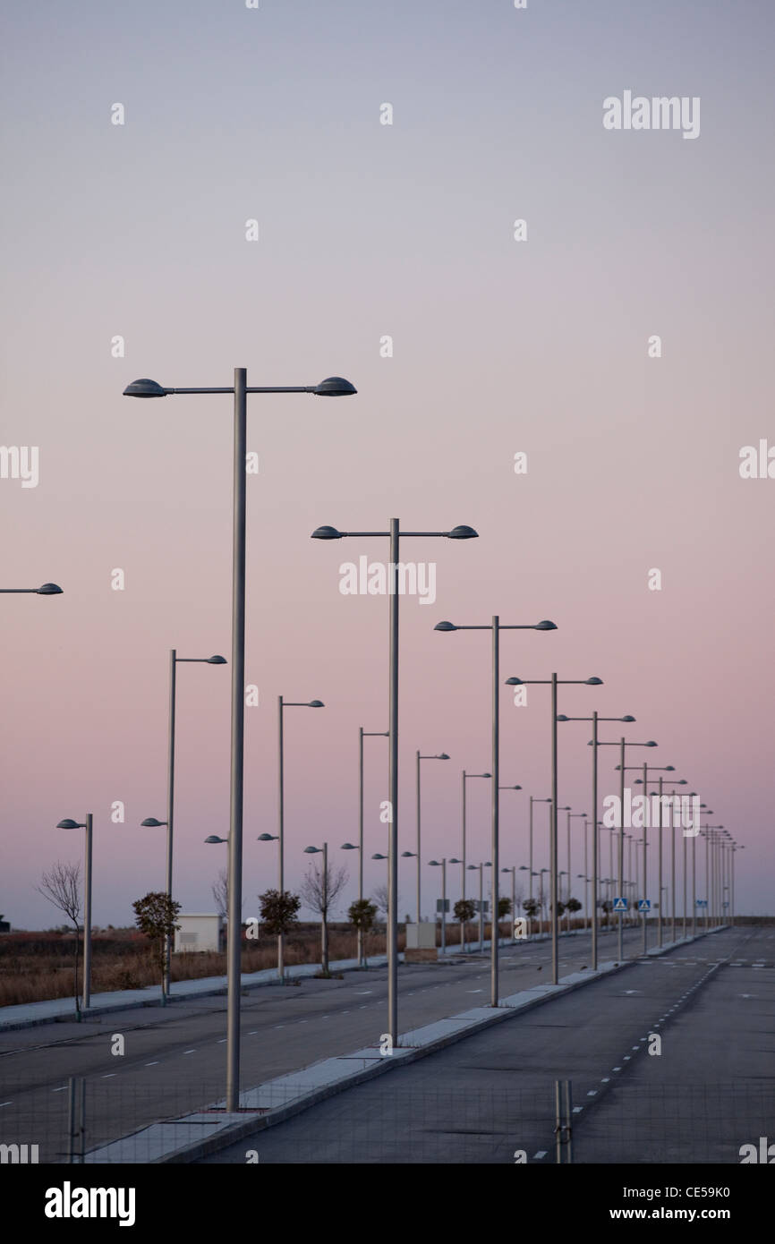 Rows of redundant street lighting, near Seseña, in the province of Toledo, near Madrid Spain. Photo:Jeff Gilbert. Stock Photo