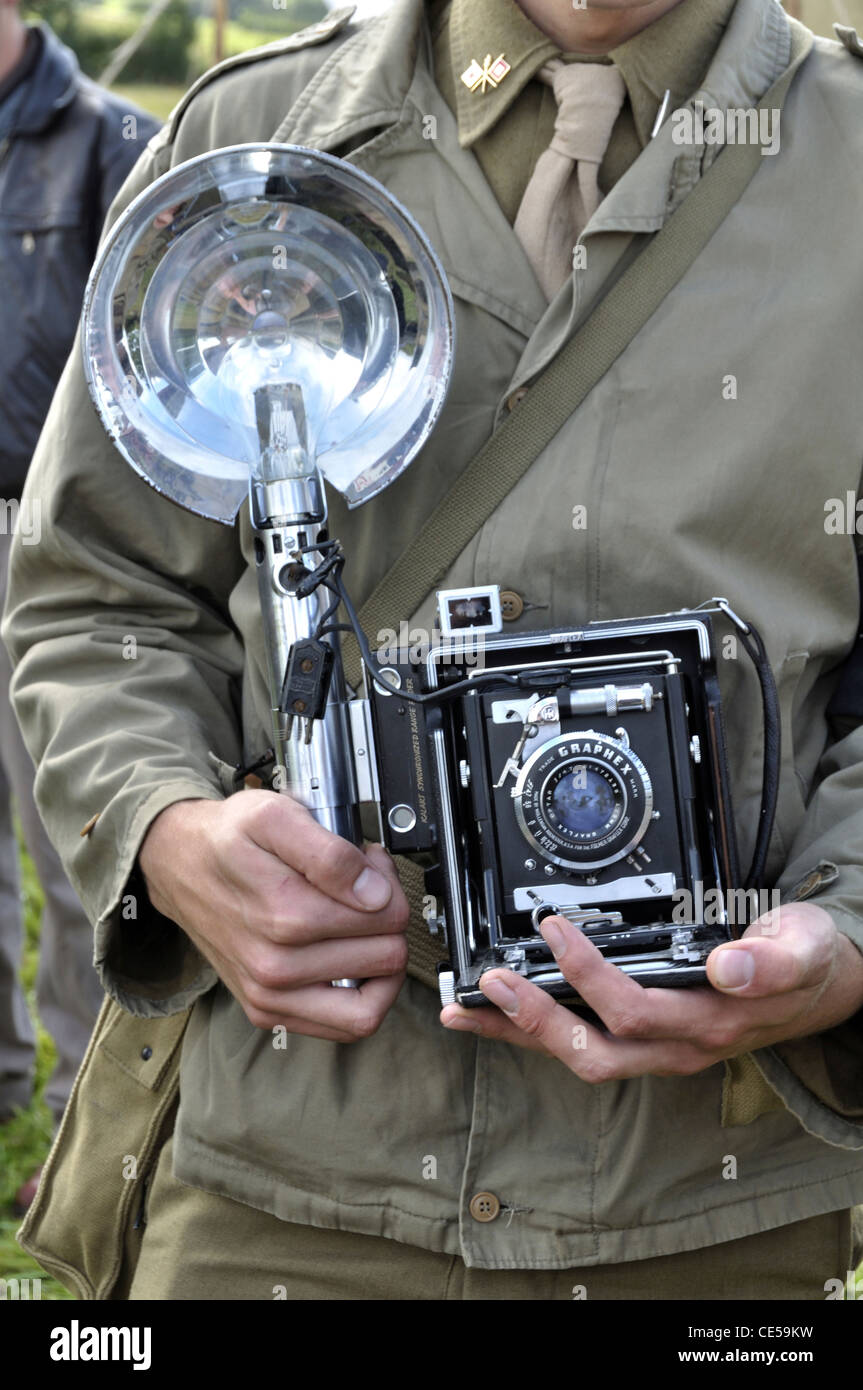 Speed Graphic camera (Graphex), scene reconstruction, US army soldier