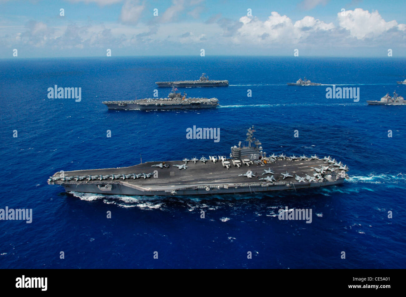 Uss kitty hawk cv 63 hires stock photography and images Alamy