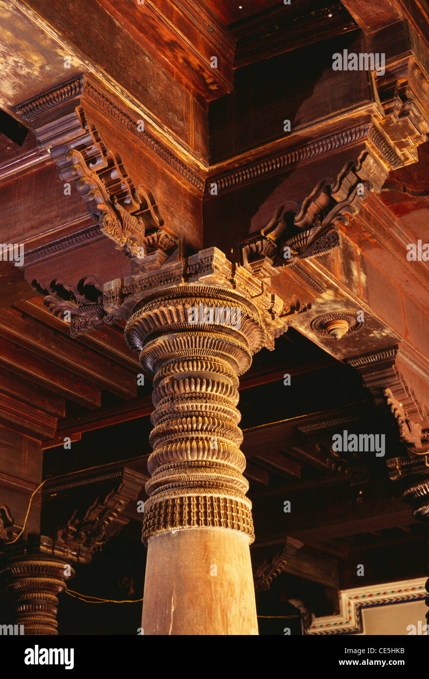 Pillar in Chettiar home ; Nattukkottai Chettiars home ; Chettinad ; Tamil Nadu ; India Stock