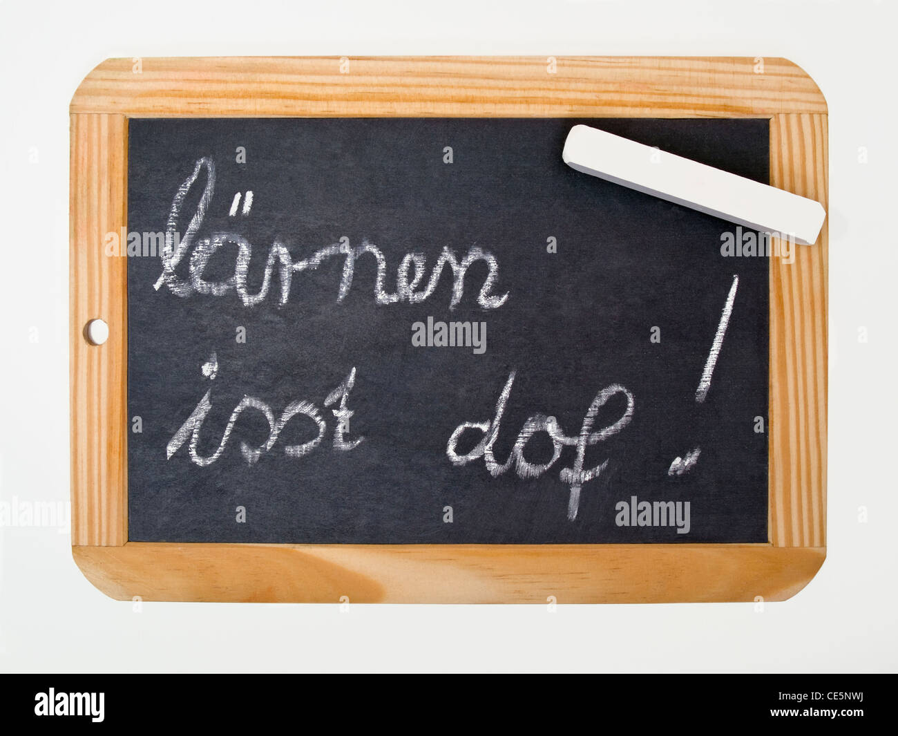 eine Schiefertafel mit dem Spruch 'lernen ist doof' mit falscher Rechtschreibung | a slate with the slogan 'study is stupid' Stock Photo