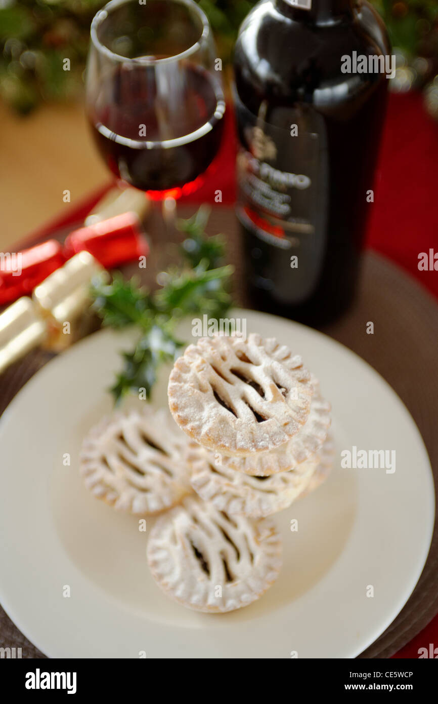 Mince pies dusted with icing sugar and ready for serving with mulled ...