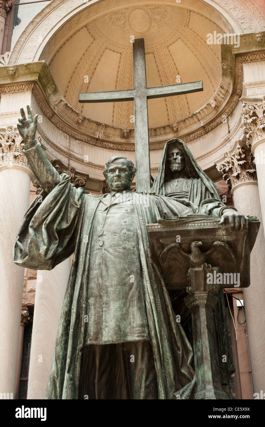 Metal statue of phillips brooks hires stock photography and images Alamy