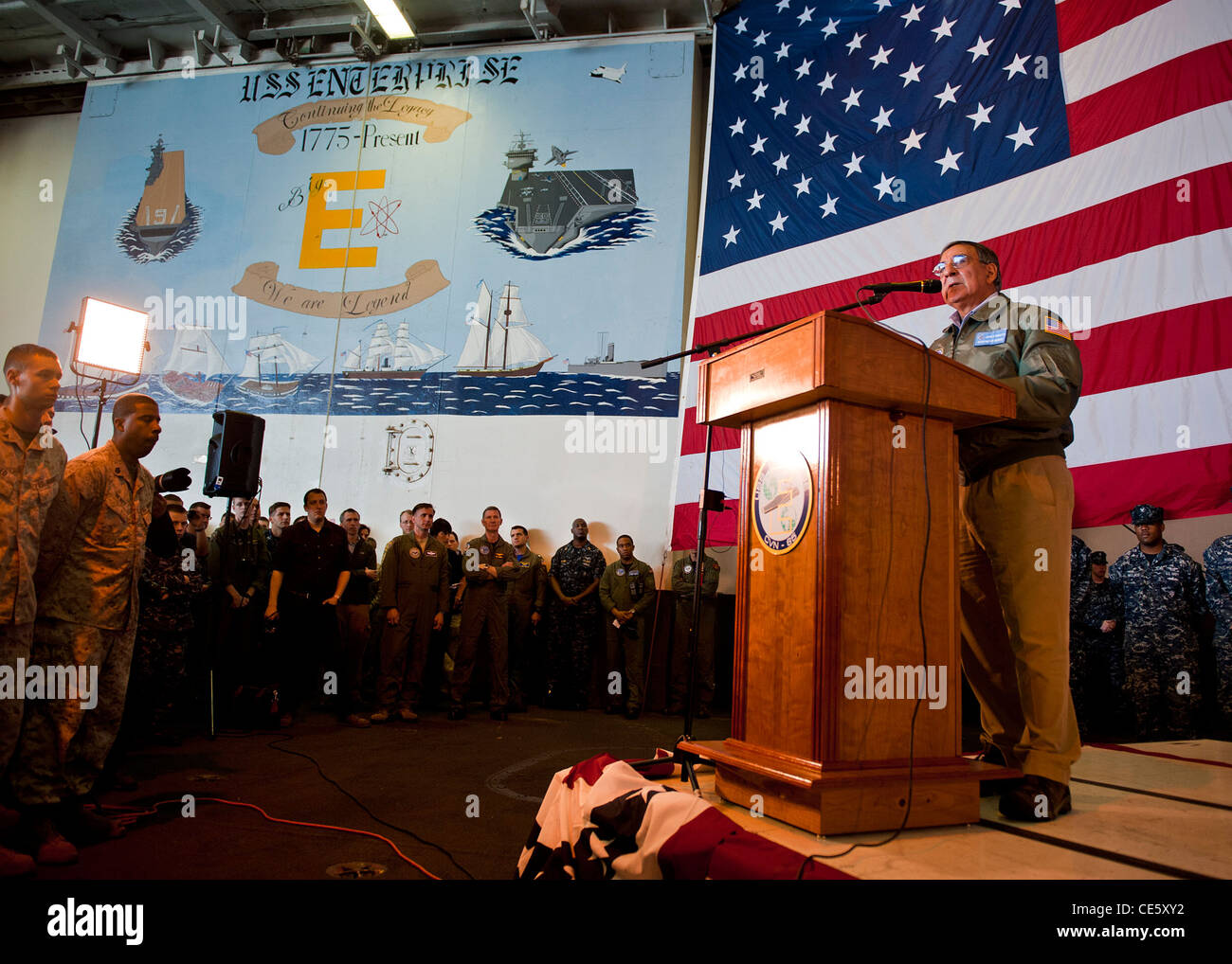US Secretary of Defense Leon E. Panetta speaks to Sailors and Marines in the hangar bay of the aircraft carrier USS Enterprise January 21, 2012 sailing the Atlantic Stock Photo