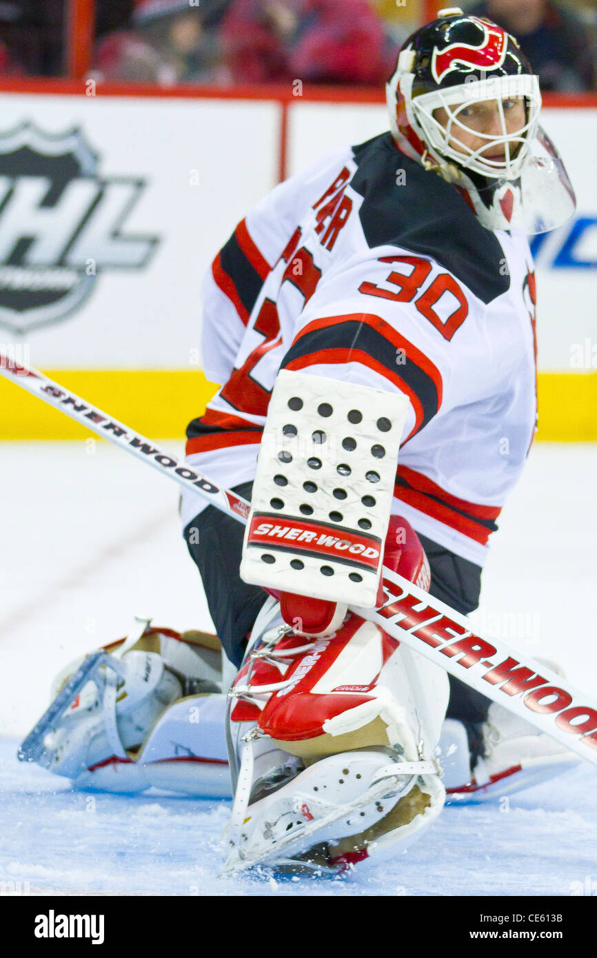 New Jersey Devils goalie Martin Brodeur (30) during the NHL game between  the New Jersey Devils and the Carolina Hurricanes Stock Photo - Alamy