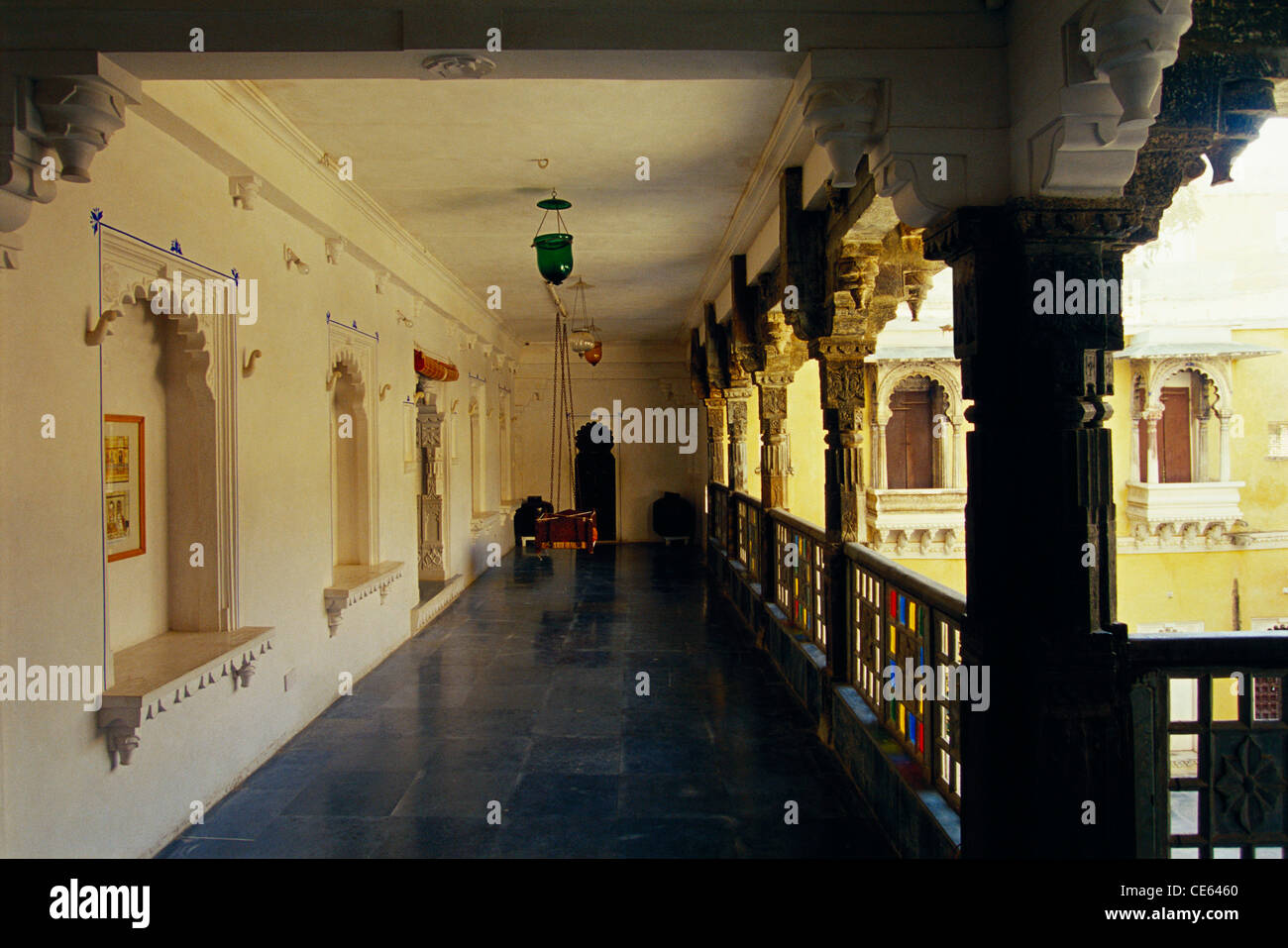 veranda ; verandah ; porch ; corridor ; Bagore Ki Haveli ; Udaipur ...