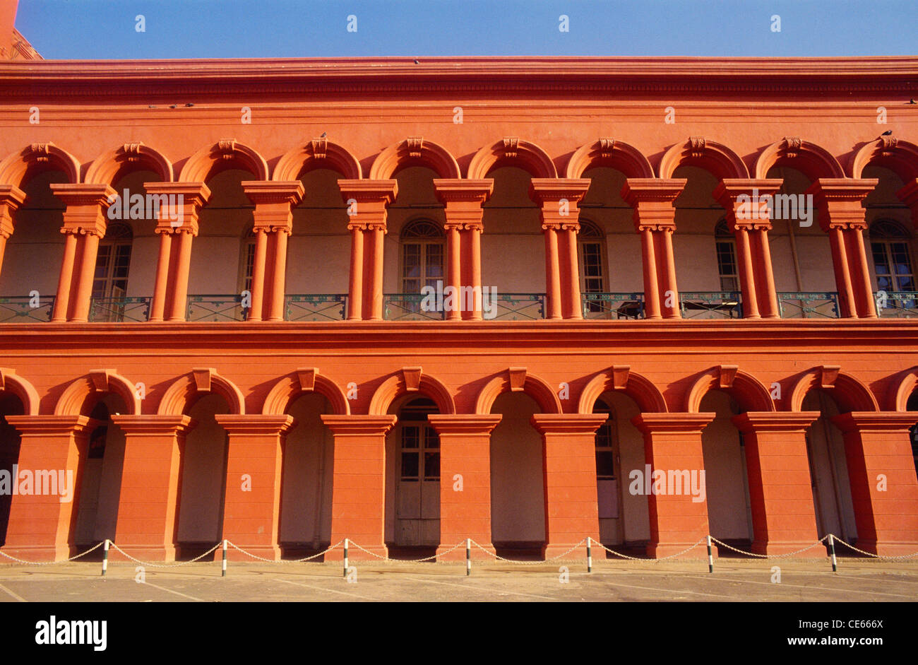 Pillars building hires stock photography and images Alamy