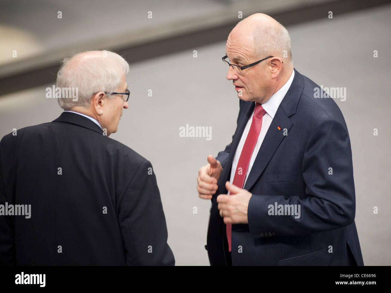 Rainer Bruederle, FDP Fraktionsvorsitzender und Volker Kauder, CDU/CSU Fraktionsvorsitzender, im Plenum des Deutschen Bundestage Stock Photo