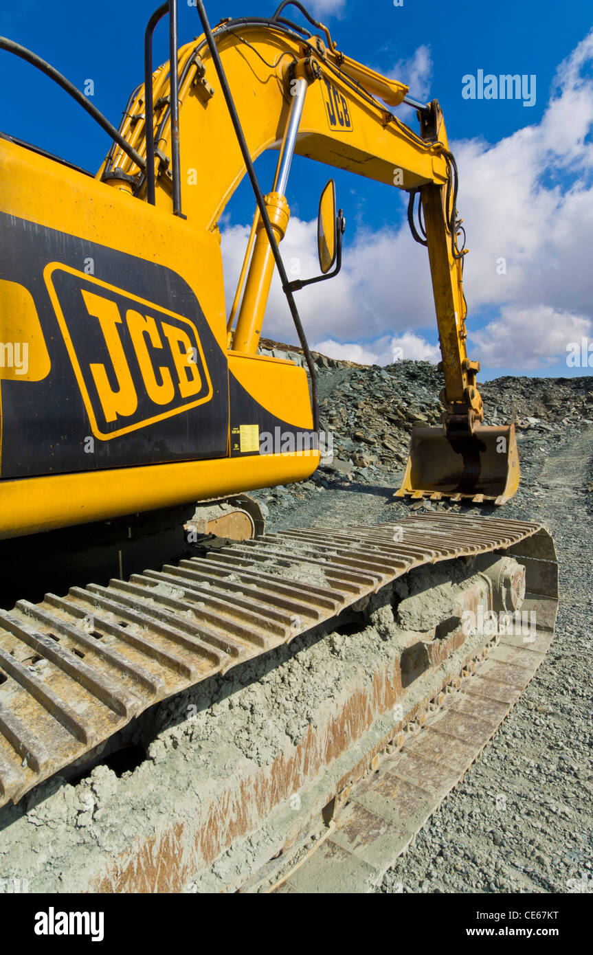 JCB digger excavator working in a quarry Stock Photo
