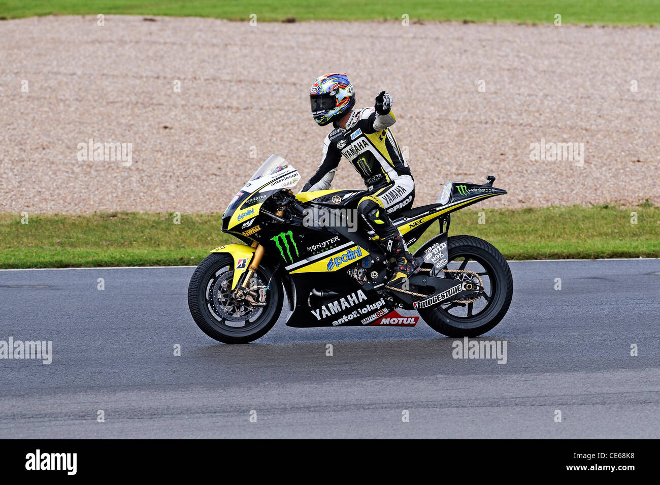 colin-edwards-on-the-yamaha-waves-to-the-crowd-stock-photo-alamy