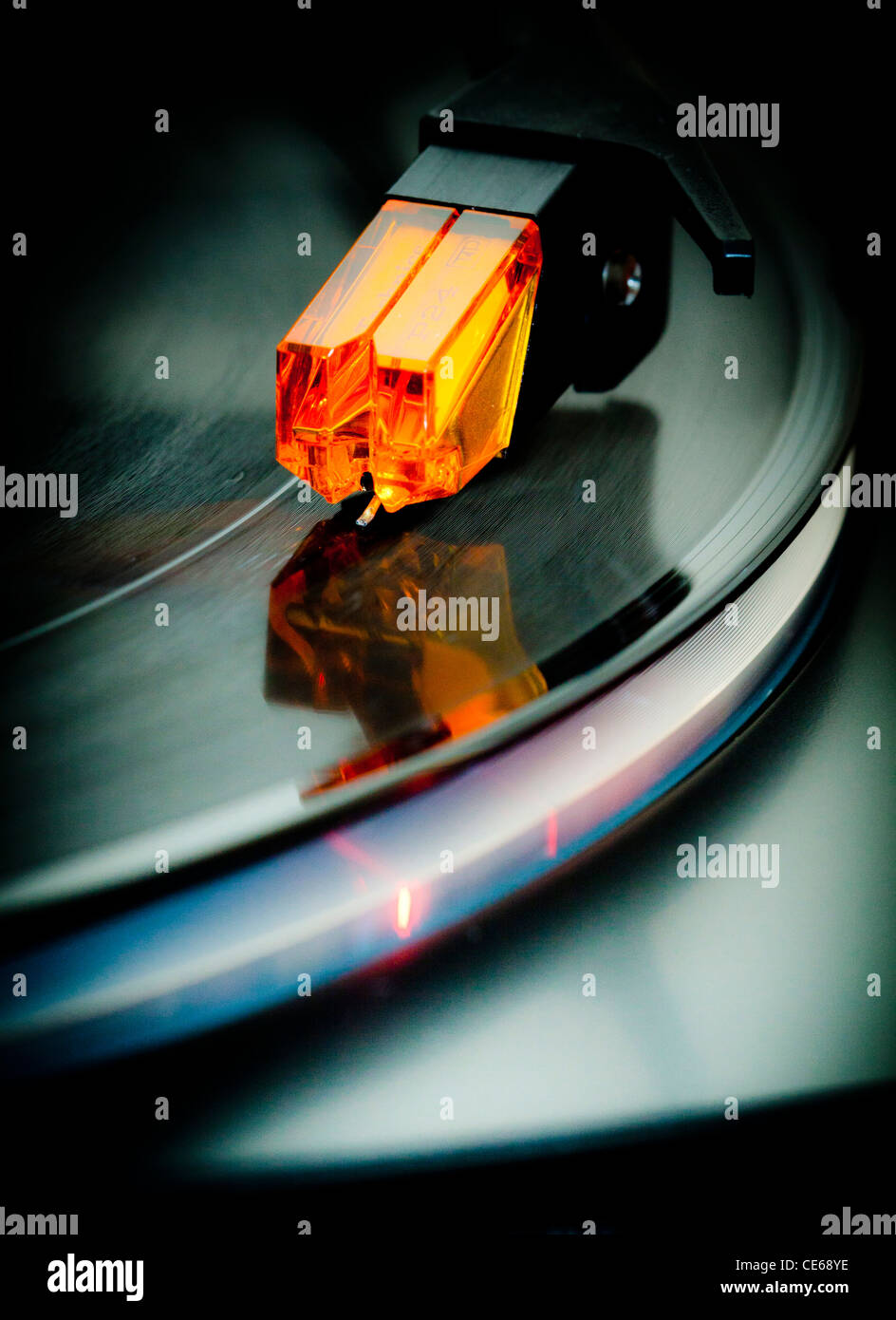 vinyl record playing Stock Photo - Alamy