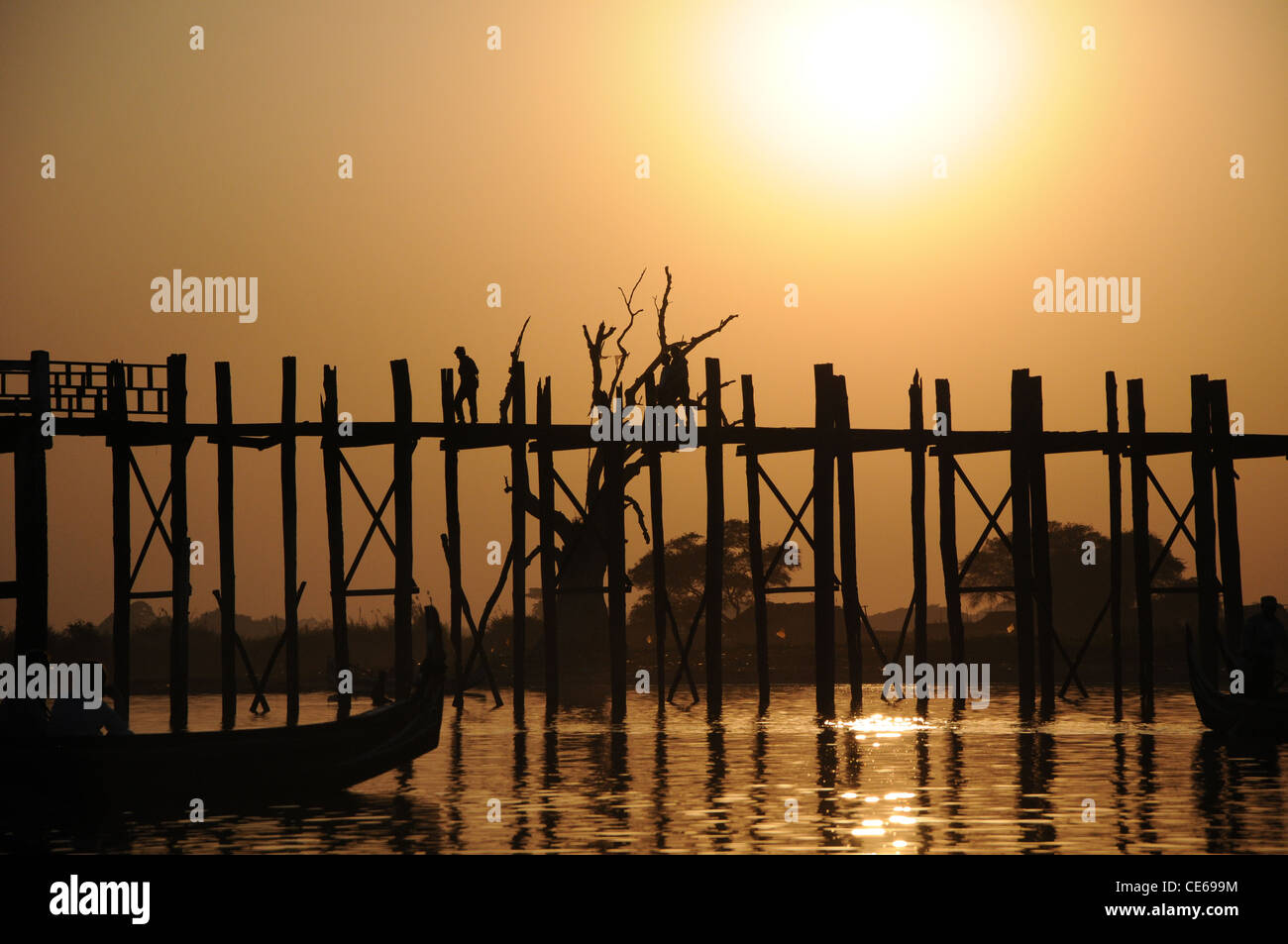 Ubein bridge myanmar hi-res stock photography and images - Alamy