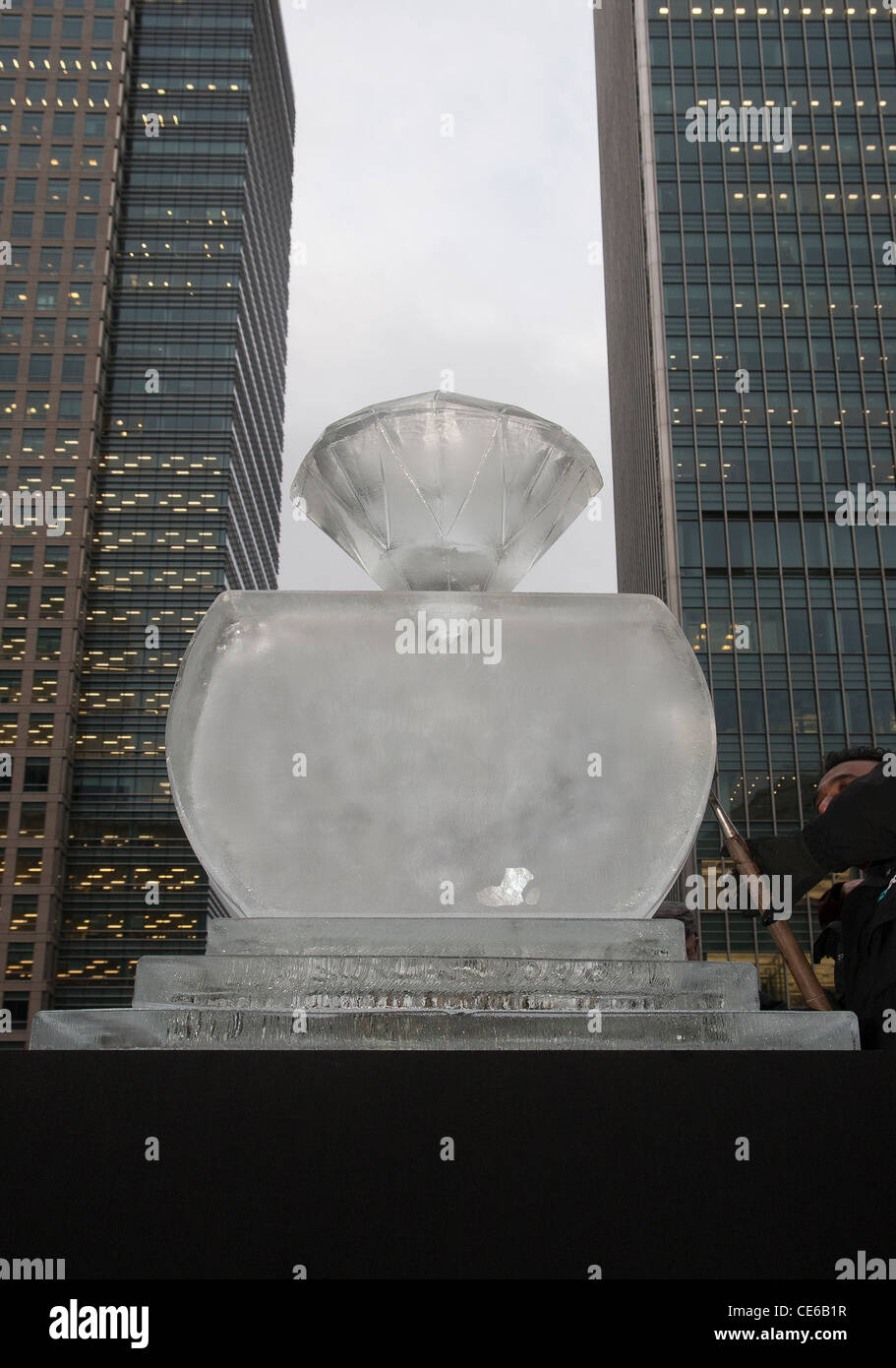 Ice sculpture in Canary Wharf Stock Photo - Alamy