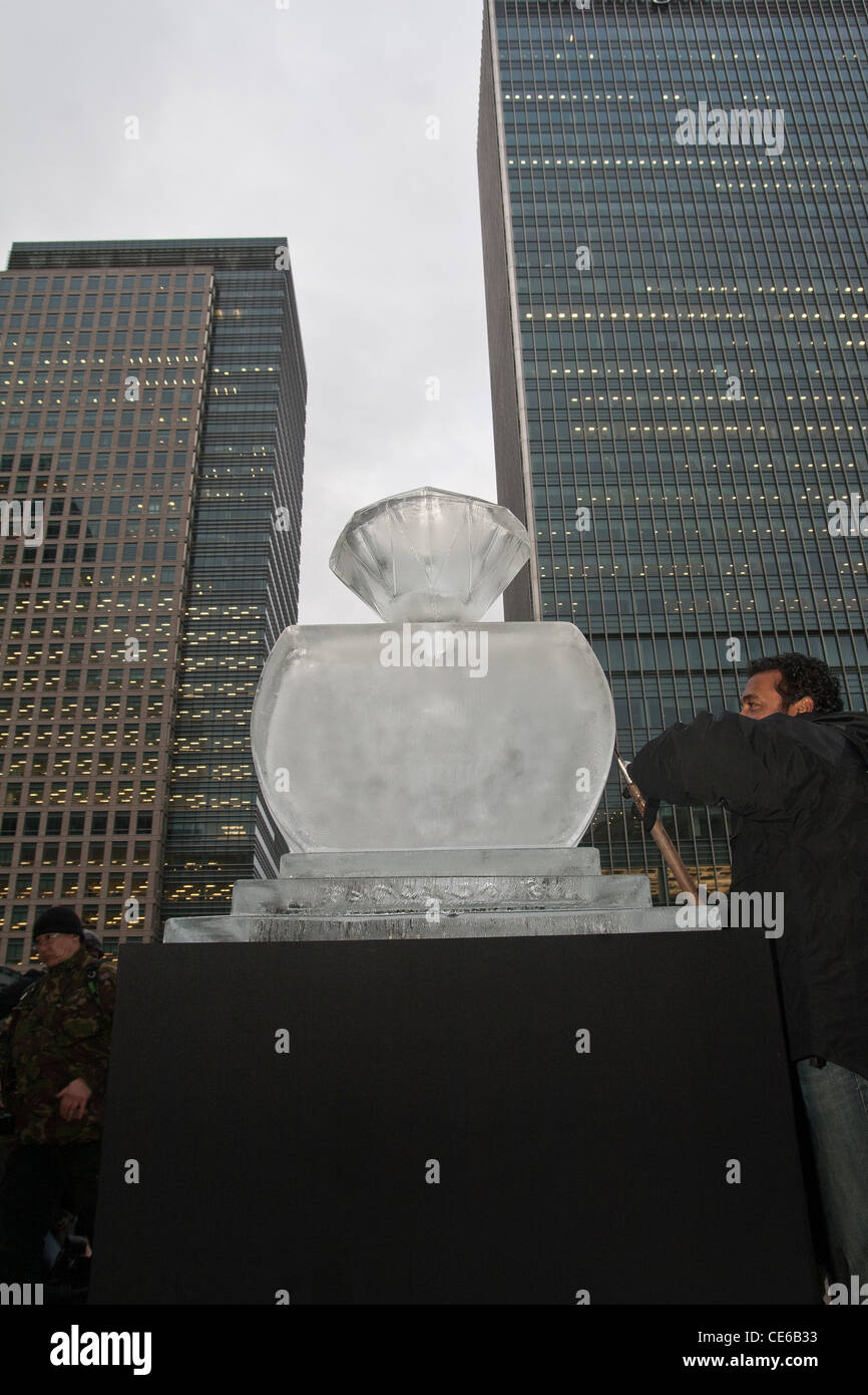 Ice sculpture in Canary Wharf Stock Photo - Alamy