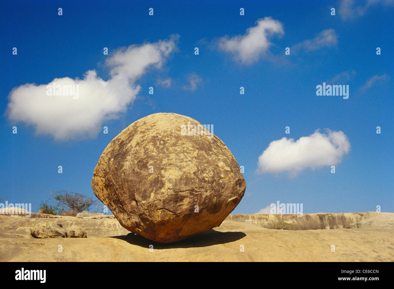 Krishna`s Butter Ball at Mahabalipuram. Boulder Stock Image - Image of  rock, krishnas: 113986591