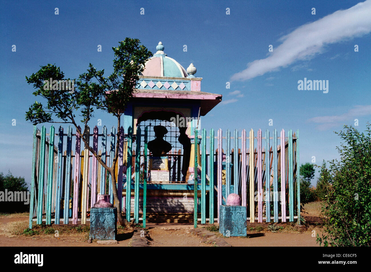 Tanaji Malusare memorial ; Tanaji statue ; Sinhagad Fort ; Fortress in