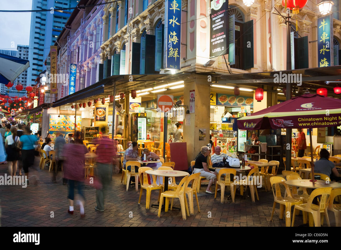 Chinese restaurants at night market on Trengganu Street, Chinatown, Singapore Stock Photo