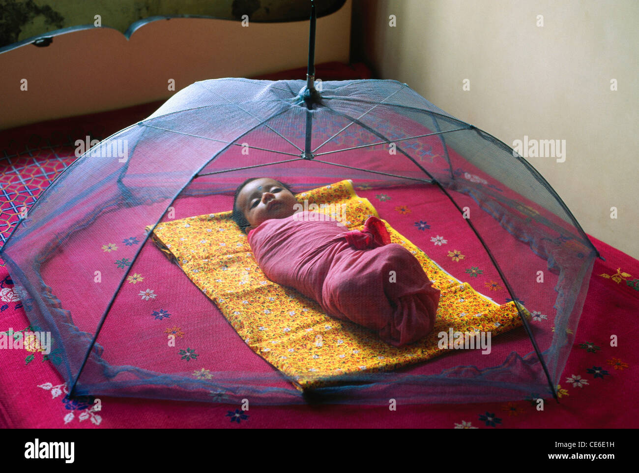 Baby sleeping bed 2024 with mosquito net