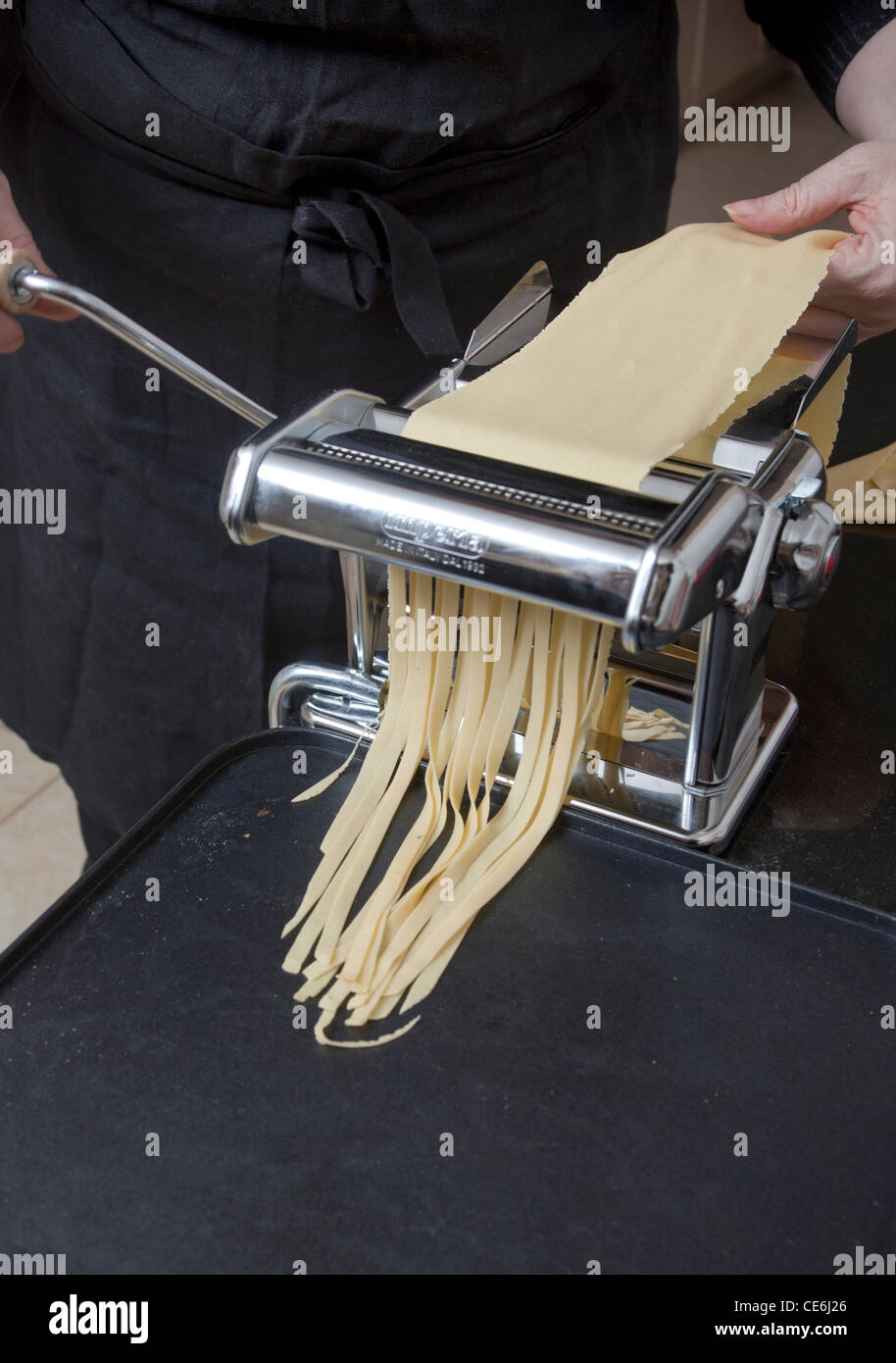 https://c8.alamy.com/comp/CE6J26/making-fresh-pasta-with-an-imperia-pasta-machine-CE6J26.jpg