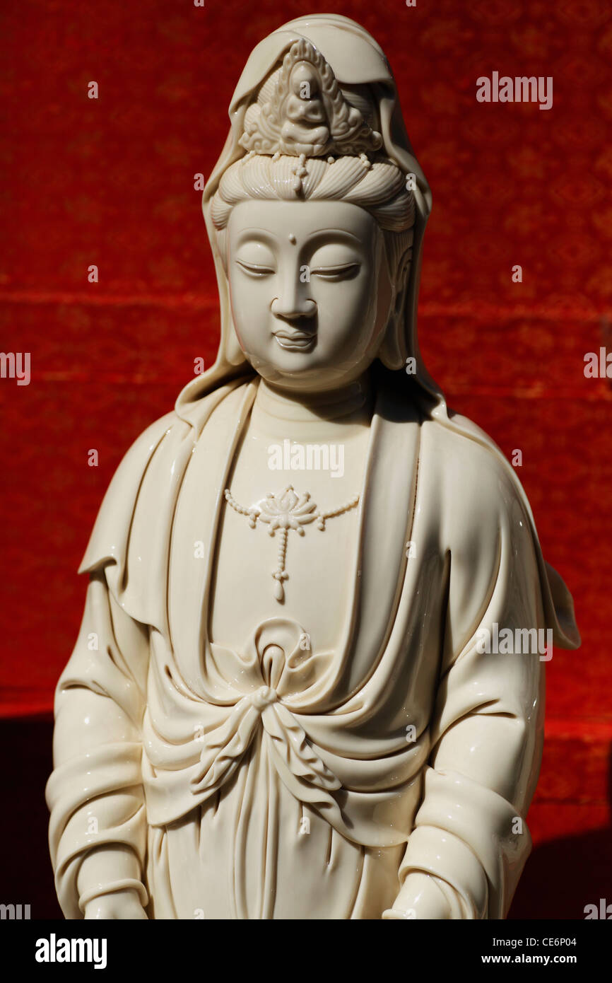 White Guan Yin Goddess of Mercy statue Stock Photo Alamy