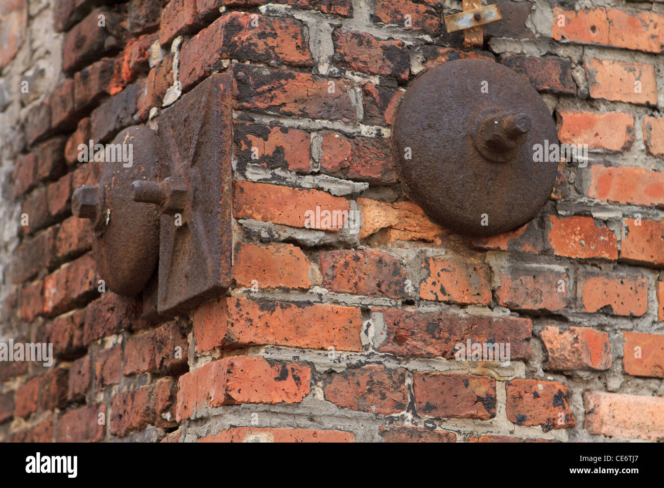 Wall anchor plates hi-res stock photography and images - Alamy